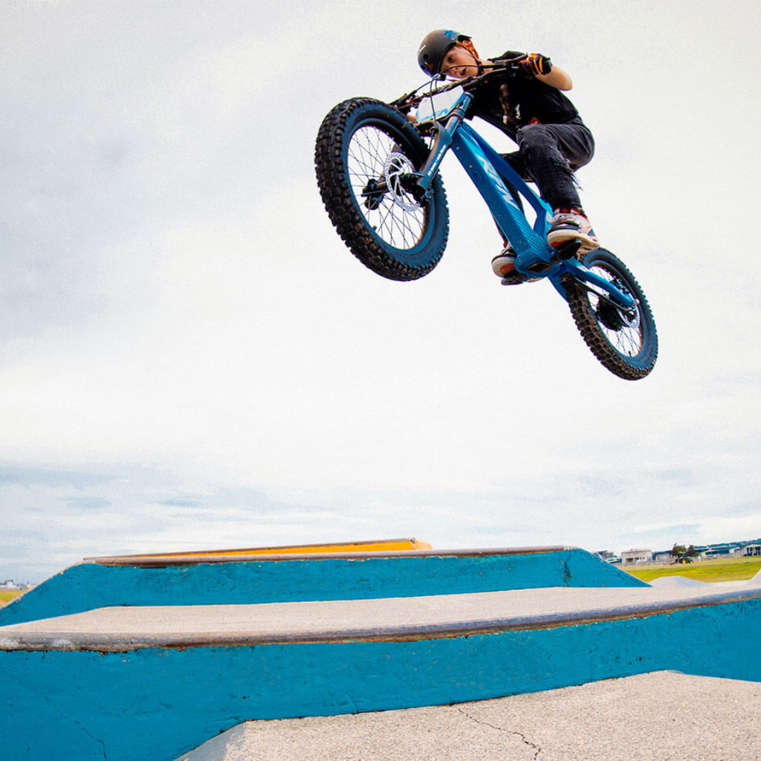 APOLLO EVO RACING 18