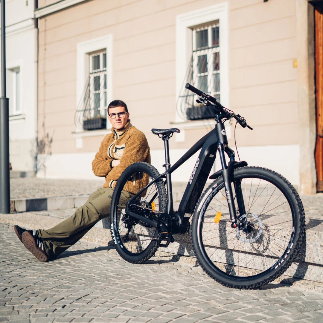 Electric Bike Econo Gams Suv C6, sleek black design, modern styling, off-road tires, urban setting.