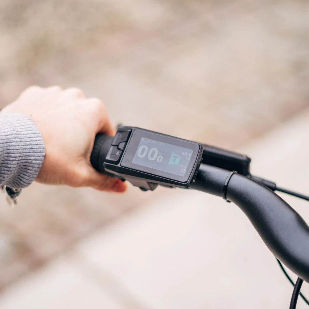 Electric Bike Econo Gams Suv C6, close-up of handlebar with digital display showing speed and settings.
