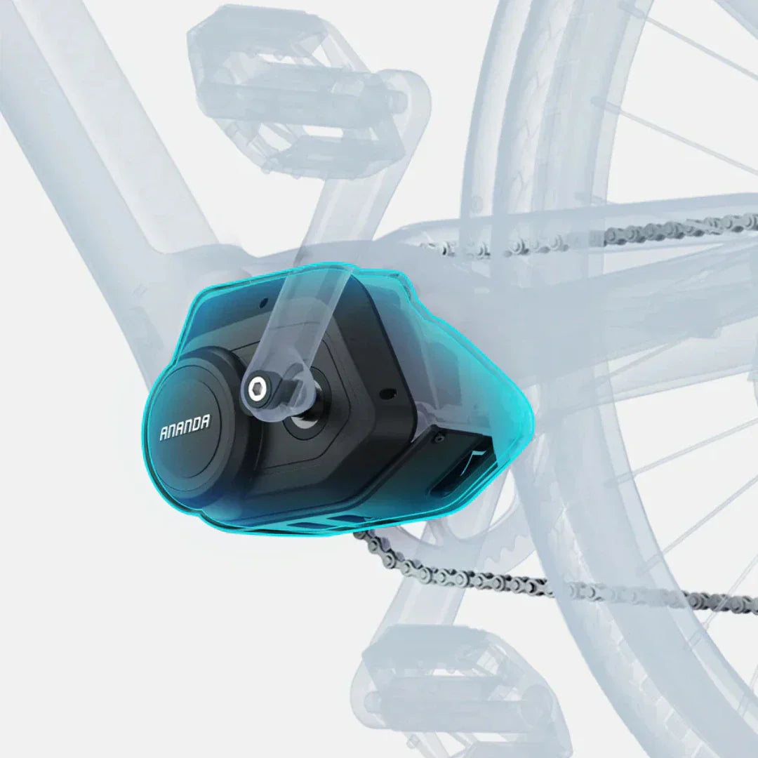 Izdelek je električno kolo, model Engwe Mapfour N1 Pro. Na sliki je prikazan motor, ki je nameščen na okvirju kolesa, kar omogoča električno pomoč pri vožnji. Vidna je tudi veriga in pedal, kar nakazuje na funkcionalnost kolesa. Motor je označen z imenom "ANANDA", kar je znamka, ki se uporablja za to vrsto električnih koles.