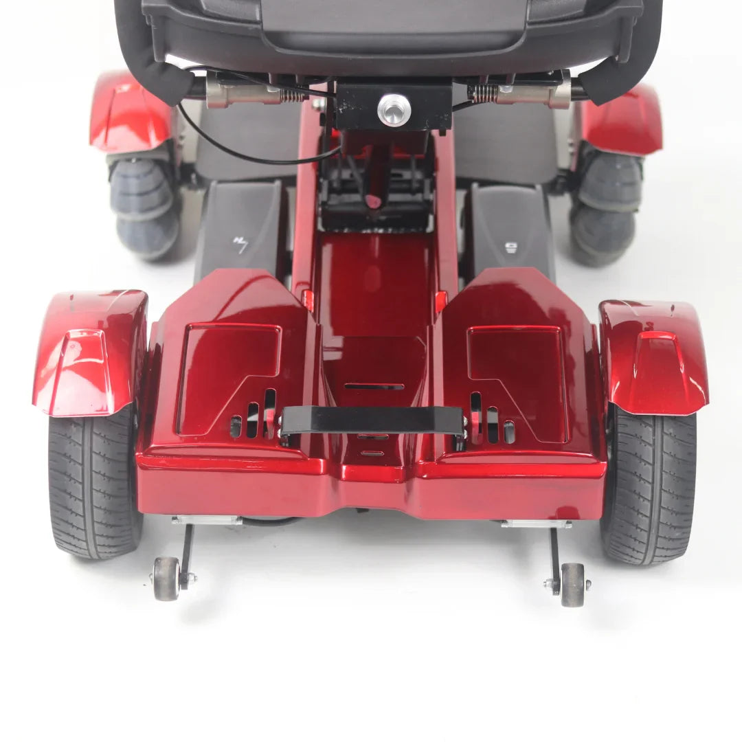 Izdelek je električni mobilni voziček, znamke Mijo, model MD08. Na sliki je prikazan zadnji del vozička, ki ima široka kolesa in stabilno zasnovo. Barva vozička je rdeča, kar mu daje privlačen videz. Vidne so tudi različne komponente, ki zagotavljajo udobno vožnjo in stabilnost.