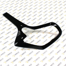 Črn okvir za zadnjo desno luč Veleco Advena