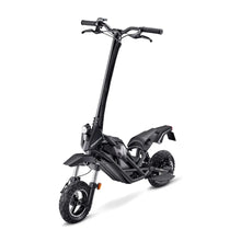 Električni skiro Acer Predator Extreme Pes017, odlikuje ga elegantna črna oblika in robustne pnevmatike.
