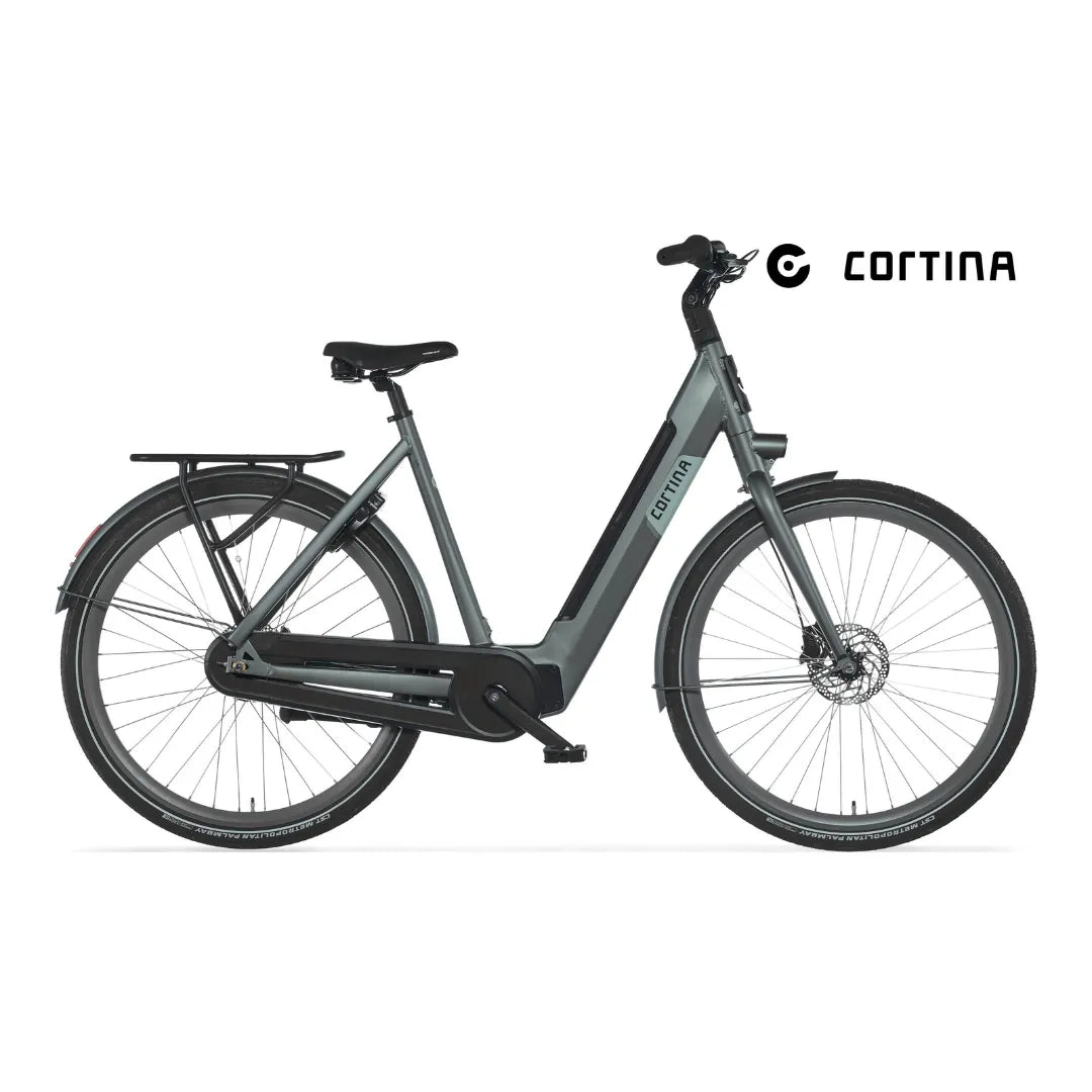 Elegantno sivo električno kolo Cortina E Nite z okvirjem z nizkim vstopom in diskastimi zavorami.
