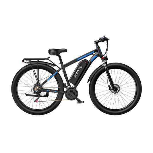 Izdelek je električno kolo znamke DUOTTS, model C29. Na sliki je vidno kolo s črnim okvirjem in modrimi detajli, opremljeno z debelimi pnevmatikami, kar je značilno za terenska kolesa. Kolo ima tudi nosilec za prtljago na zadnjem delu in električni motor, ki je vgrajen v okvir. Sedež je udoben, kar omogoča prijetno vožnjo.