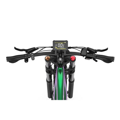 Izdelek na sliki je električno kolo, model "Duotts E26". Na sliki so vidni krmili, zaslon za prikaz informacij o hitrosti in prevoženi razdalji ter različni gumbi in ročice za upravljanje. Kolo ima sodoben dizajn z barvnim okvirjem, kar dodatno poudarja njegov športni videz.