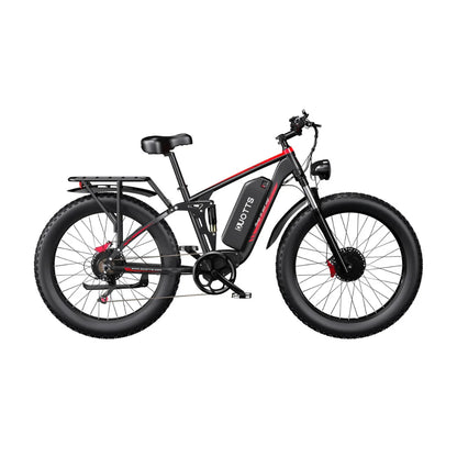 Izdelek je električno kolo znamke Duotts, model S26. Na sliki je vidno kolo s širokimi pnevmatikami, kar omogoča boljšo stabilnost in oprijem na različnih terenih. Kolo ima robustno zasnovo, opremljeno z električnim motorjem in baterijo, ki je nameščena na okvirju. Videz je dopolnjen s športnimi detajli v rdeči barvi, kar mu daje dinamičen videz. Kolo je primerno za mestno vožnjo in avanture v naravi.