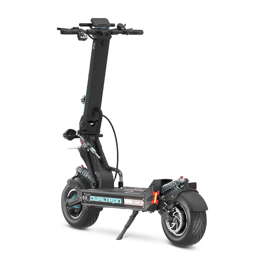 Električni skiro Dualtron X Limited, ki se ponaša z elegantnim dizajnom in robustnimi pnevmatikami.