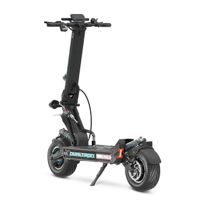 Električni skiro Dualtron X Limited, ki se ponaša z elegantnim dizajnom in robustnimi pnevmatikami.