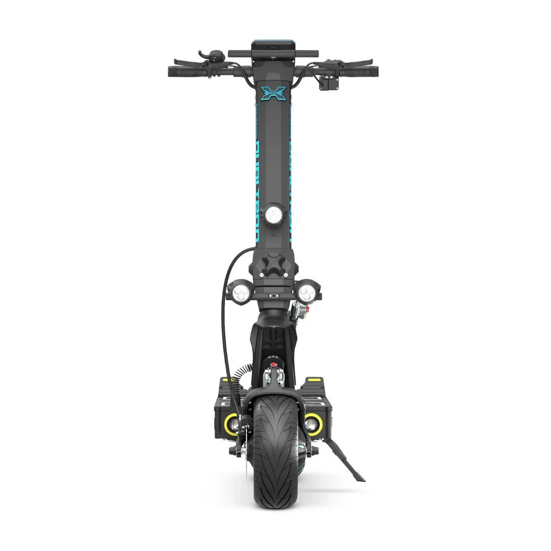 Sprednji pogled električnega skiroja Dualtron X Limited, ki prikazuje njegovo elegantno obliko in robustne lastnosti
