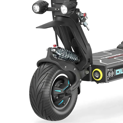 Od blizu posnet Električni skiro Dualtron X Limited, ki prikazuje sistem pnevmatik in vzmetenja.
