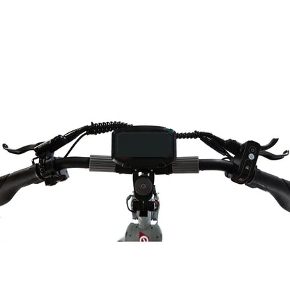 Izdelek na sliki je električni skiro, model Eco Speed 10X V2. Na sliki so vidni krmili s kontrolnimi gumbi, zaslon za prikaz informacij ter ročaji, ki omogočajo upravljanje skiroja. Zaslon je osrednji element, ki omogoča spremljanje hitrosti in drugih podatkov med vožnjo.