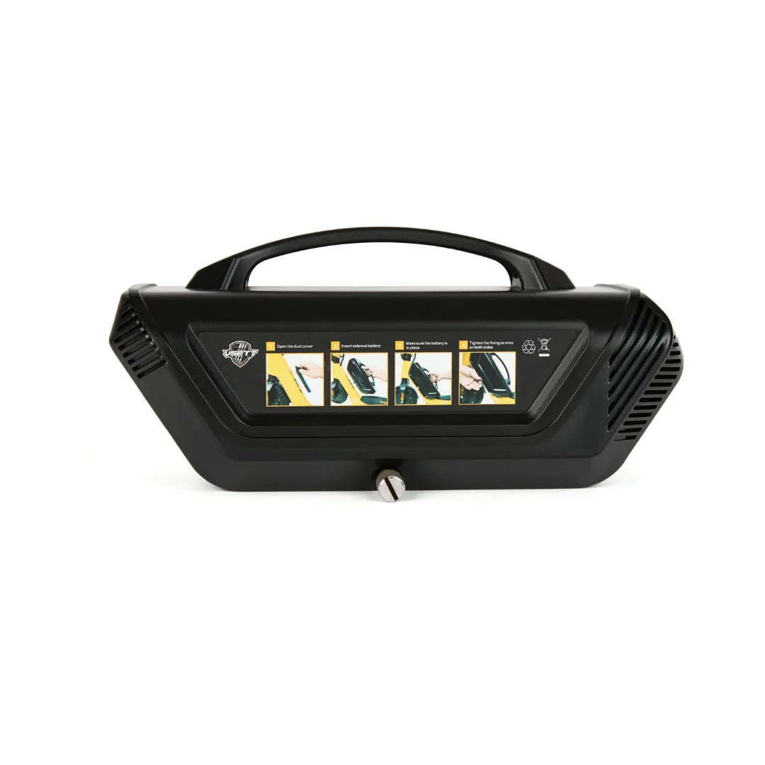 Izdelek je električni skiro, model Eco Speed Mini. Na sliki je prikazana baterija skiroja, ki je črne barve in ima ročaj za enostavno prenašanje. Na sprednji strani so prikazana navodila za uporabo, ki vključujejo korake za odpiranje pokrova, menjavo baterije in druge funkcije.