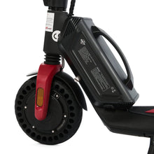 Izdelek na sliki je električni skiro, model Eco Speed Mini. Na sliki je vidna sprednja kolesna enota, ki vključuje črno kolo z značilnim vzorcem in rdečim blatnikom. Ob kolesu je nameščen akumulator s praktičnim ročajem za prenašanje, kar omogoča enostavno uporabo in prenašanje skiroja. Vidne so tudi oznake in specifikacije na okvirju.