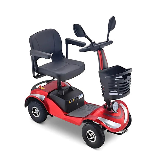 Izdelek je električni mobilni voziček, model Eco Speed Senior. Na sliki je vidna rdeča konstrukcija z udobnim sedežem in naslonjali za roke. Ima krmilo z ročaji, ki omogočajo enostavno upravljanje, ter košarico za shranjevanje. Kolesa so robustna, kar zagotavlja stabilnost in udobno vožnjo.