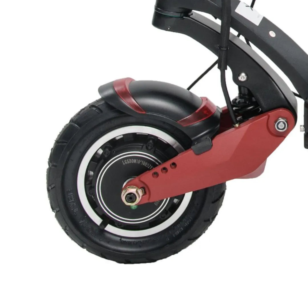 Posnetek od blizu zadnjega kolesa električnega skiroja Eco Speed 10x Pro, ki prikazuje njegovo obliko.