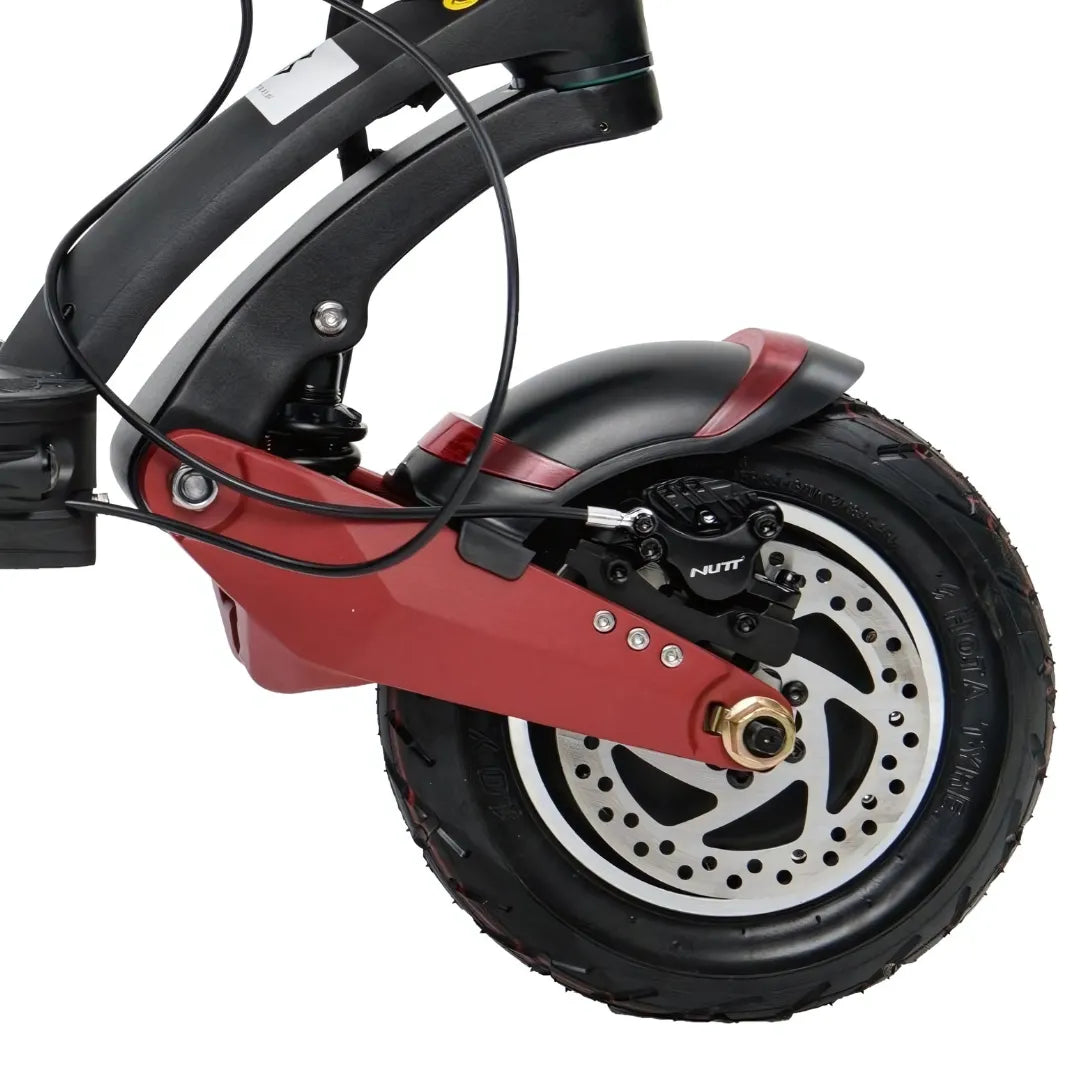 Od blizu zadnje kolo in zavorni sistem električnega skiroja Eco Speed 10x Pro.