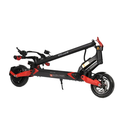 Električni skiro Eco Speed 9, kompakten in zložljiv, odlikuje ga eleganten črno-rdeč dizajn.