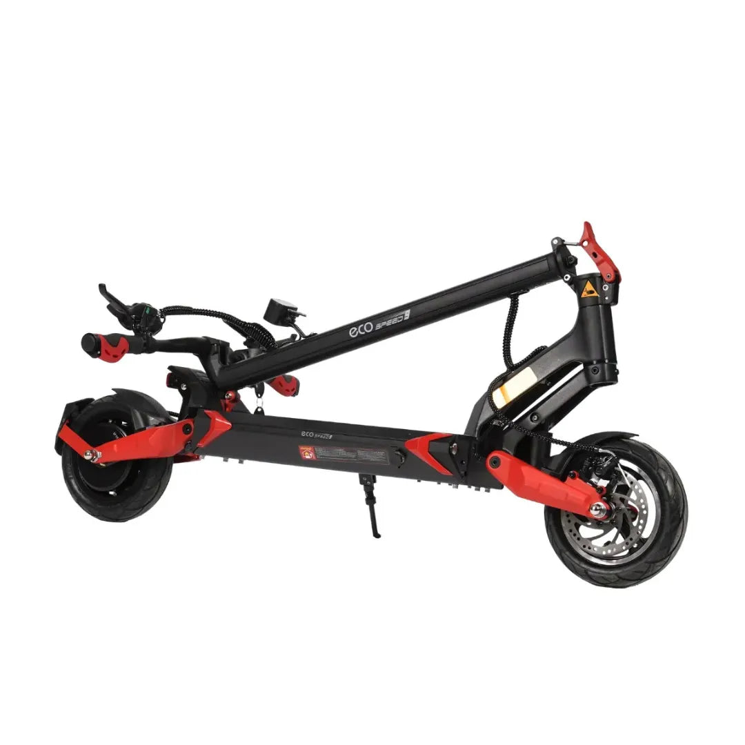 Izdelek na sliki je električni skiro, model Eco Speed 9. Skuter je zasnovan v črni in rdeči barvi ter ima zložljivo konstrukcijo, kar omogoča enostavno prenašanje in shranjevanje. Na sliki so vidni tudi ročaji in kolesa, kar nakazuje na njegovo funkcionalnost in udobje pri vožnji.
