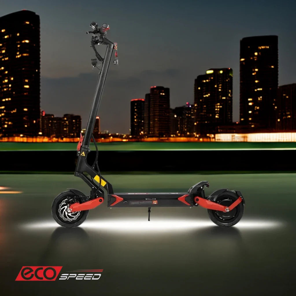 Izdelek je električni skiro, model Eco Speed 9X. Na sliki je prikazan skiro v nočnem okolju, obdan z mestno pokrajino. Ima črno-rdečo barvno kombinacijo, široka kolesa in svetlobne elemente, ki poudarjajo njegovo moderno obliko. Skiro je postavljen na ravni površini, kar nakazuje, da je pripravljen za vožnjo.