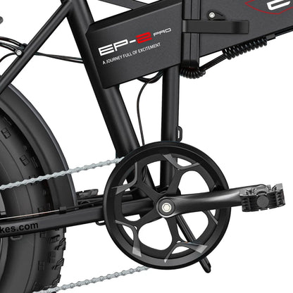 Od blizu posnet pedal in komponente pogonskega sklopa električnega kolesa Engwe EP-2 Pro.