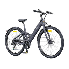 Izdelek na sliki je električno kolo, znamke Engwe, model MapFour N1. Kolo ima eleganten dizajn v temno sivi barvi, široka kolesa in udobno sedežno. Na sprednjem delu so vidne ročke za upravljanje, medtem ko je na zadnjem delu nameščen menjalnik. Kolo je zasnovano za udobno vožnjo po mestnih ulicah.