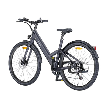 Izdelek je električno kolo znamke Engwe, model Mapfour N1. Na sliki je prikazano kolo s sodobnim dizajnom, ki vključuje široke pnevmatike, udoben sedež in ergonomsko oblikovana krmila. Kolo ima tudi disk zavore in je zasnovano za enostavno vožnjo po mestnih in podeželskih poteh. Barva okvirja je temna, kar mu daje eleganten videz.