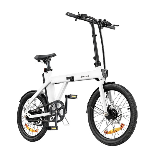 Izdelek na sliki je električno kolo znamke Engwe, model P20. Kolo ima kompakten in moderen dizajn, z belim okvirjem in manjšimi kolesi, kar ga naredi primerno za mestno vožnjo. Vidni so tudi pedali, ročaji in sedež, kar kaže na njegovo funkcionalnost in udobje pri vožnji. Kolo je opremljeno z disk zavorami, kar zagotavlja dobro zavorno moč.