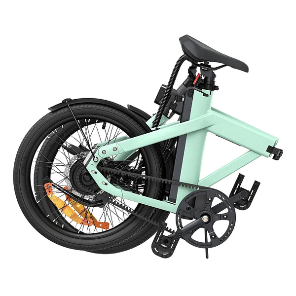 Izdelek je električno kolo, model Engwe P20. Na sliki je prikazano zloženo kolo v mint zeleni barvi. Vidni so sprednji in zadnji kolesi, zložena okvirna struktura ter sedež. Kolo je zasnovano za enostavno prenašanje in shranjevanje.