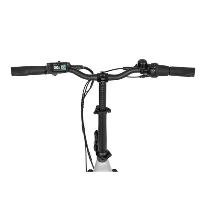 Izdelek je električno kolo znamke Ecobike, model Rhino Cruise. Na sliki je prikazan krmilo kolesa, ki vključuje digitalni zaslon za prikaz hitrosti in drugih informacij, ter ročice za zaviranje. Vidni so tudi kabli, ki povezujejo komponente, in ergonomski ročaji za udobno vožnjo.