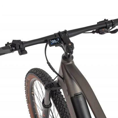 Izdelek je električno kolo, znamke Ecobike, model SX300. Na sliki je prikazan del krmila, ki vključuje digitalni zaslon za prikaz informacij o vožnji, ter del okvirja in kolesa s širokimi gumami, kar nakazuje na primernost za vožnjo po zahtevnejših terenih.