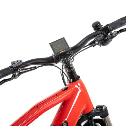 Od blizu posneto krmilo in zaslon električnega kolesa Econic One Smart Urban.
