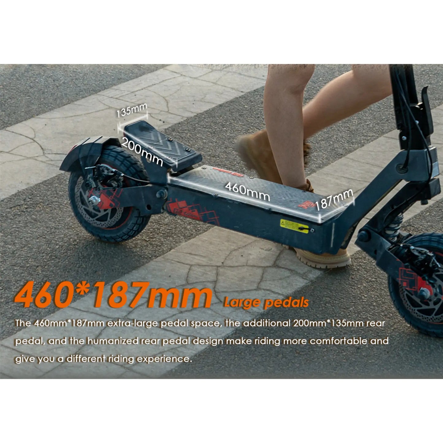 The product in the picture is the Kukirin G2 Ultra electric scooter. The picture shows a large foot platform, measuring 460 mm x 187 mm, and an additional rear footrest, which allows for a more comfortable ride. The wheels and part of the scooter's frame are also visible, highlighting its robust design.