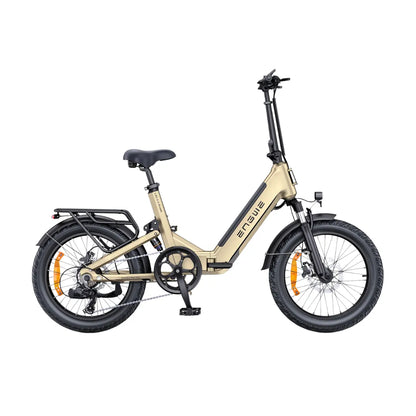 Izdelek je električno kolo znamke Engwe, model L20 3.0 Boost. Na sliki je vidno kompaktno električno kolo s kratkim okvirjem, širokimi pnevmatikami in udobnim sedežem. Kolo ima tudi zadnji nosilec in disk zavore, kar nakazuje na njegovo praktičnost in zmogljivost v urbanem okolju. Barva okvirja je svetla, kar mu daje sodoben videz.