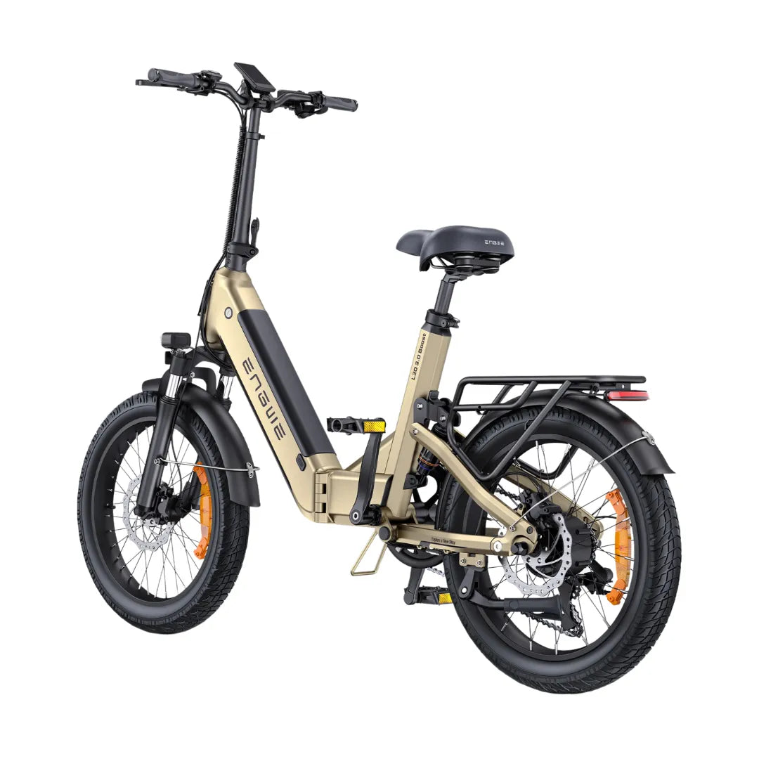 Izdelek je električno kolo znamke Engwe, model L20 3.0 Boost. Na sliki je vidno kompaktno kolo z robustnim okvirjem, širokimi pnevmatikami in udobnim sedežem. Ima tudi nosilec za prtljago na zadnjem delu ter digitalni zaslon na krmilu, kar omogoča enostavno spremljanje informacij med vožnjo. Kolo je zasnovano za udobno in praktično vožnjo po mestnih ulicah.