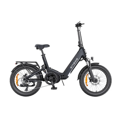 Izdelek na sliki je električno kolo, znamke Engwe, model L20 3.0 Pro. Kolo ima kompakten dizajn, z manjšimi kolesi in zložljivo konstrukcijo, kar omogoča enostavno shranjevanje in prenašanje. Na sliki so vidni tudi nosilec za prtljago, udobno sedežno mesto ter osnovni mehanizem za prestavljanje. Barva je temno siva, kar daje kolesu sodoben videz.