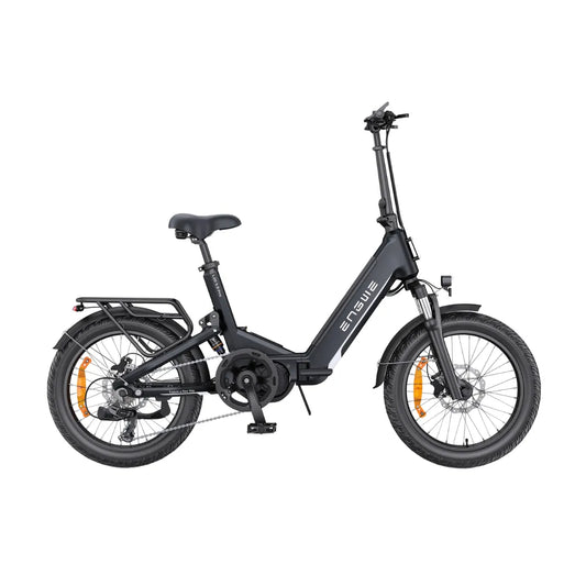 Izdelek na sliki je električno kolo, znamke Engwe, model L20 3.0 Pro. Kolo ima kompakten dizajn, z manjšimi kolesi in zložljivo konstrukcijo, kar omogoča enostavno shranjevanje in prenašanje. Na sliki so vidni tudi nosilec za prtljago, udobno sedežno mesto ter osnovni mehanizem za prestavljanje. Barva je temno siva, kar daje kolesu sodoben videz.