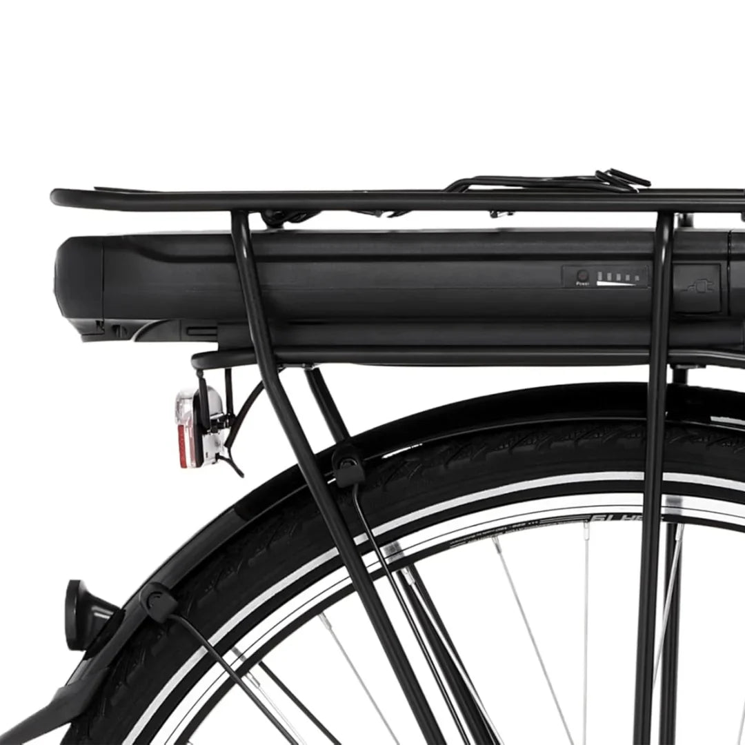 Izdelek je električno kolo znamke Fischer, model Cita 1.0. Na sliki je prikazan del kolesa, kjer je nameščen akumulator, ki je pritrjen na zadnjem nosilcu. Vidni so tudi deli zadnjega kolesa in pnevmatik, kar nakazuje na robustno zasnovo, primerna za mestno vožnjo.