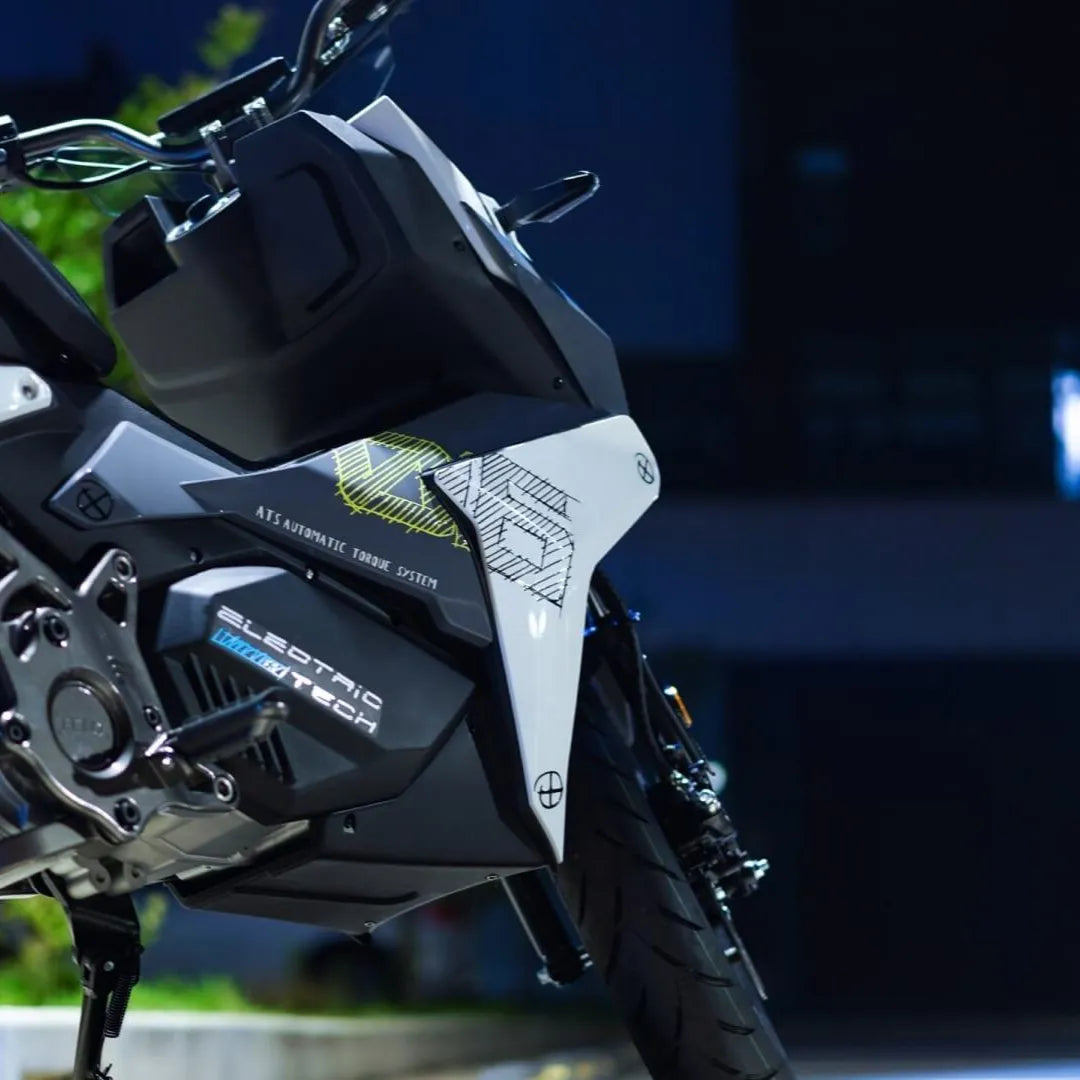 Od blizu posnet Električni skuter Felo Fw 06, ki prikazuje njegovo elegantno obliko in moderne funkcije.