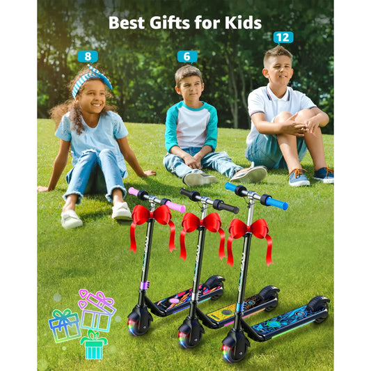 Na sliki je prikazan električni skiro znamke Gyroor, model H30 Max. V ospredju so trije skiroji, okrašeni z rdečimi pentljami, kar nakazuje, da so primerni kot darila. V ozadju so trije otroci, ki uživajo na travniku, kar dodaja veselo vzdušje. Skiriji imajo svetleče se kolesa in različne barvne motive na platformah.