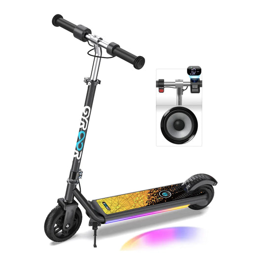 Izdelek je električni skiro, znamke Gyroor, model H30 Max. Na sliki je prikazan skiro s črnim okvirjem, širokim in barvno okrašenim stopalom ter LED osvetlitvijo. Ročaji so ergonomični, na krmilu pa je vidna tudi digitalna naprava, ki verjetno prikazuje hitrost in druge informacije. Skiro ima gumijaste pnevmatike, kar omogoča udobno vožnjo.