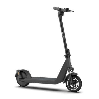 Eleganten črn električni skiro Joyor Litego z minimalistično obliko in robustnimi kolesi.