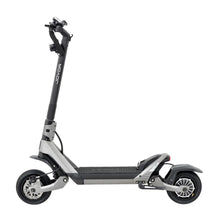 Stranski pogled električnega skiroja Joyor Luxerider, ki prikazuje njegovo elegantno obliko in robustno izdelavo.