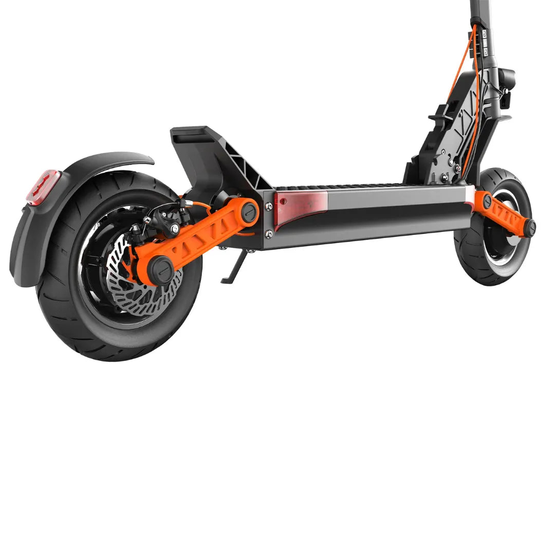 Izdelek na sliki je električni skiro, znamke Joyor, model S-Pro. Na sliki je prikazana zadnja stran skiroja, ki vključuje široko zadnje kolo, zavore in del okvirja v črni in oranžni barvi. Vidna je tudi struktura, ki omogoča stabilnost in udobno vožnjo.