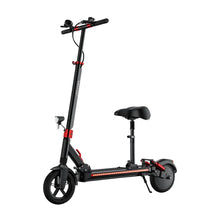 Izdelek na sliki je električni skiro, model Joyor G5. Na sliki je vidna konstrukcija skiroja v črni barvi z rdečimi detajli. Ima enostavno krmilo, sedež ter široko platformo za stojo. Spodnji del skiroja vključuje kolesa in zadnji del z zavornim mehanizmom.