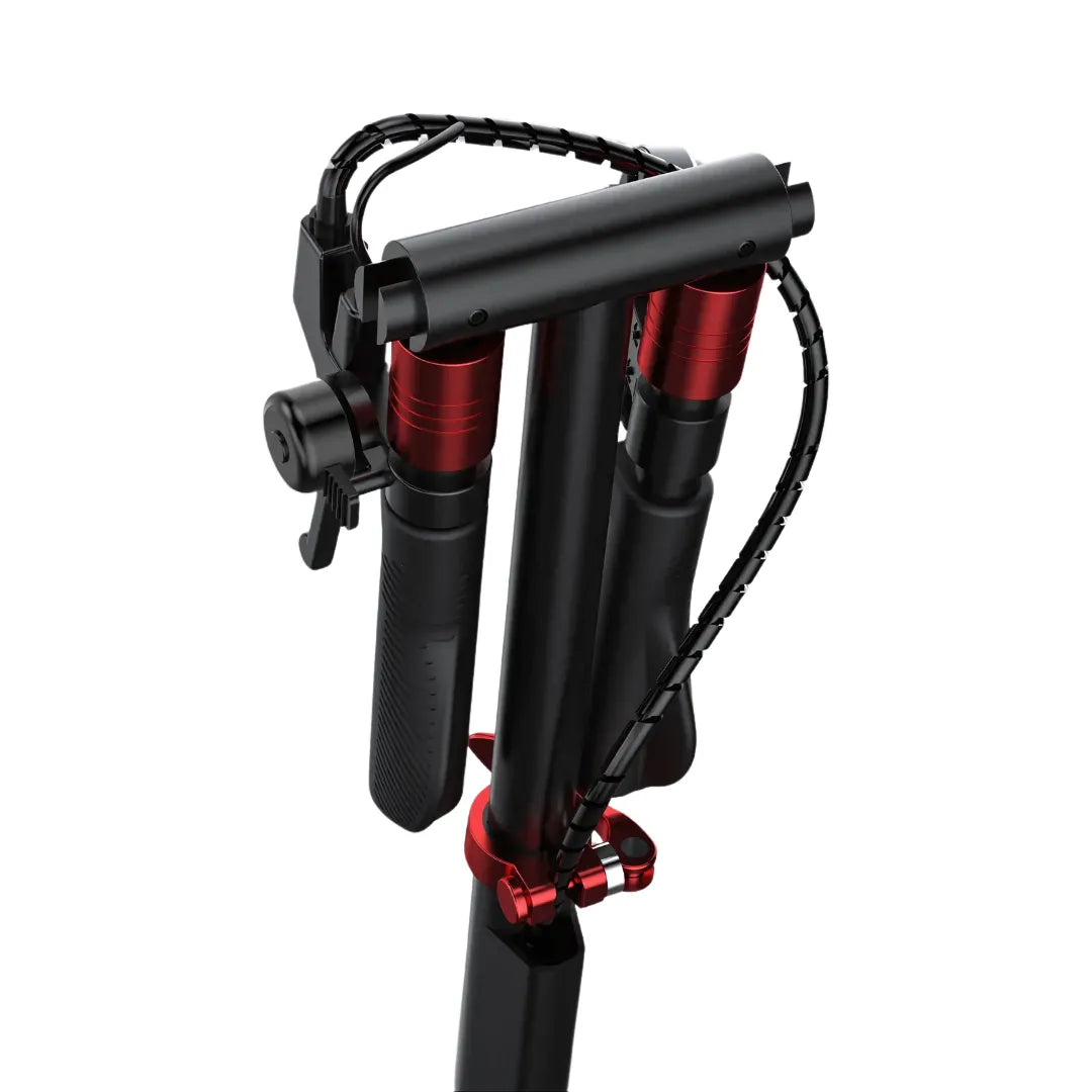 Izdelek je električni skiro, znamke Joyor, model G5. Na sliki je prikazan del skiroja, ki vključuje ročaje in del krmila. Barvna kombinacija črne in rdeče daje skiroju sodoben videz, medtem ko so ročaji oblikovani za udobno držanje. Vidni so tudi nekateri mehanizmi za zlaganje in povezovanje delov skiroja.