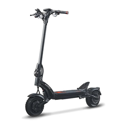 Eleganten črn električni skiro Kaabo Mantis X Plus s trdno zasnovo in širokimi pnevmatikami.
