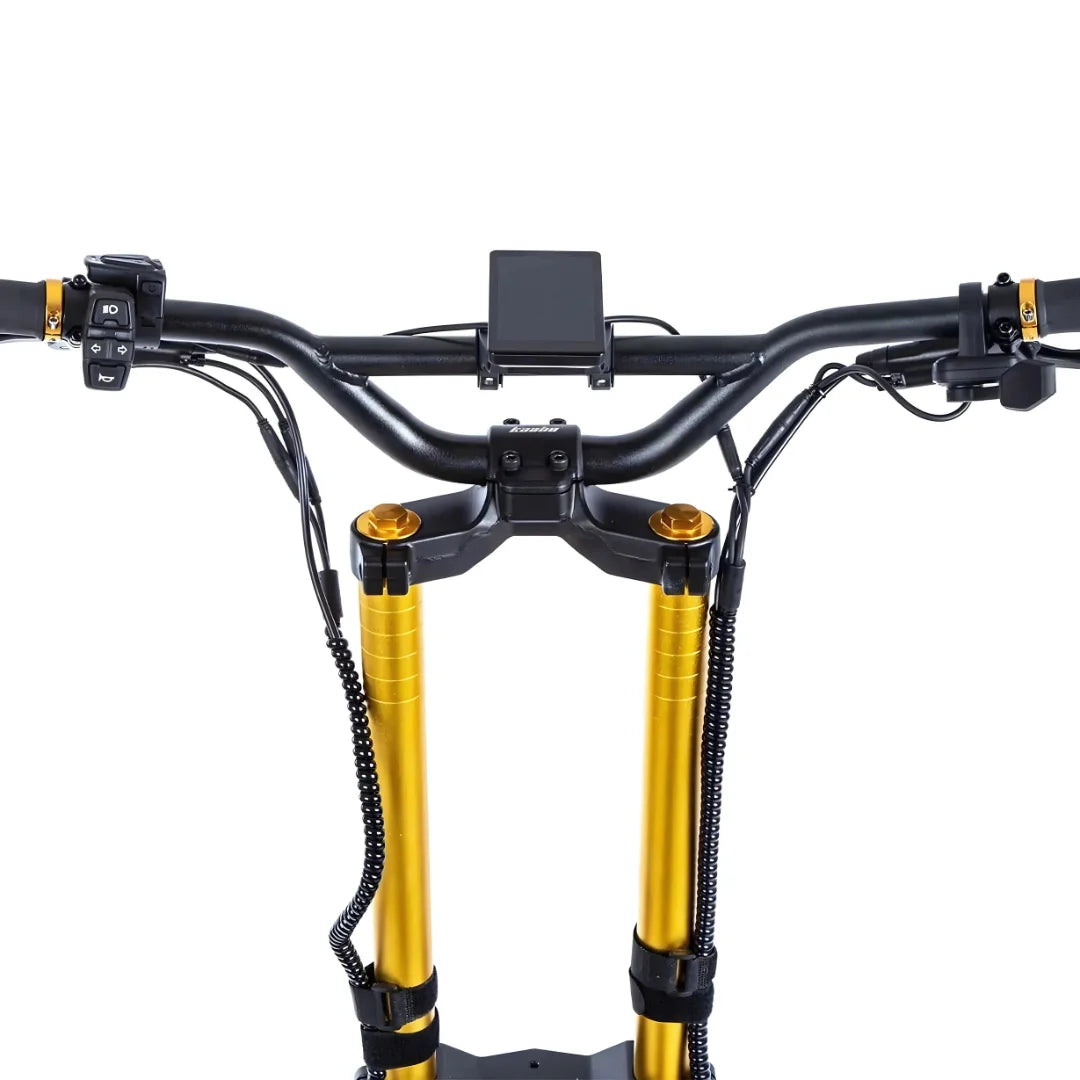 Posnetek od blizu krmila električnega skiroja Kaabo Wolf King GT Pro.