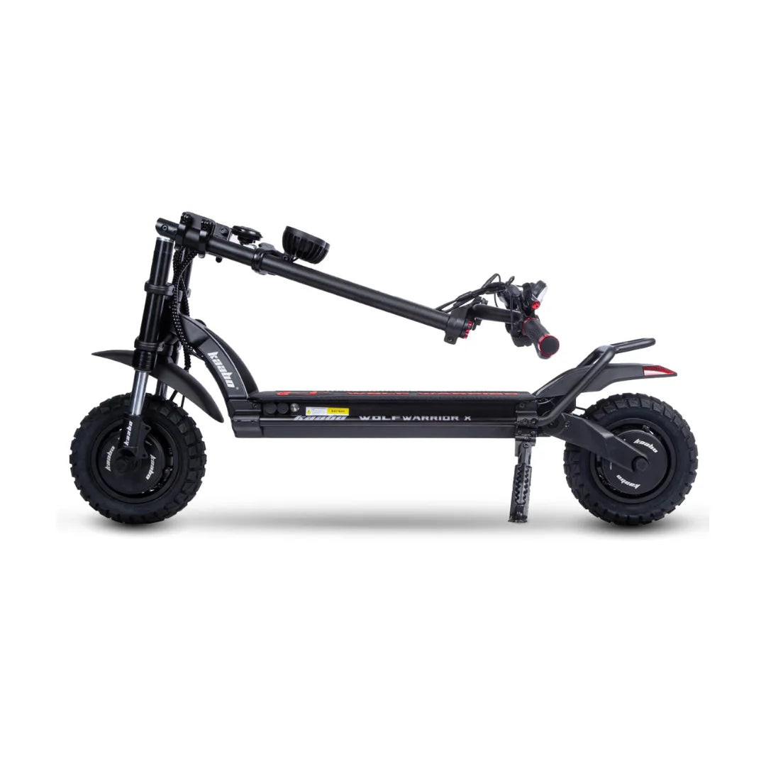 Električni skiro Kaabo Wolf Warrior X Plus, z elegantno obliko in robustnimi pnevmatikami.