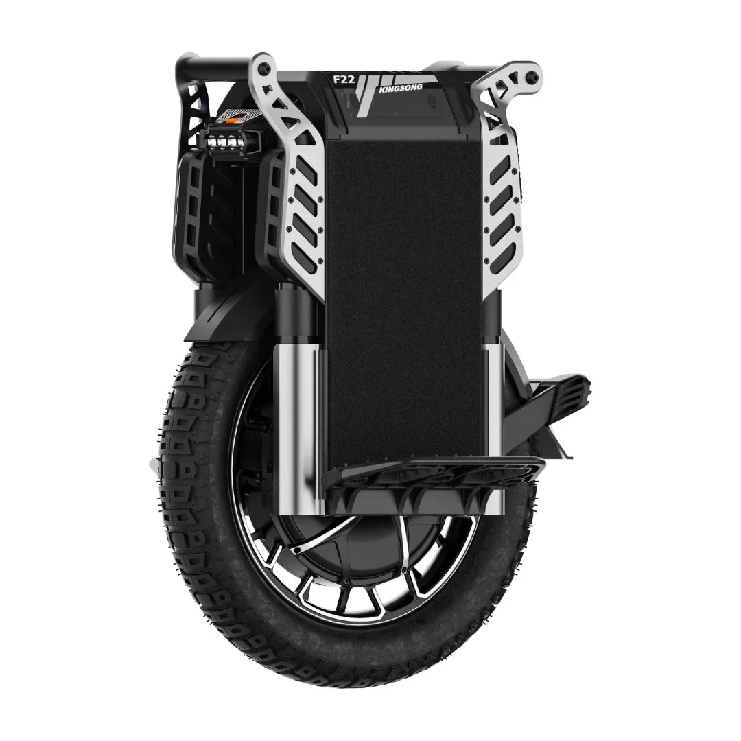 Izdelek na sliki je električni monocikel, model Kingsong F22 Pro. Na sliki je prikazan sprednji del monocikla, ki vključuje široko pnevmatiko in robustno konstrukcijo. Vidni so tudi zaščitni elementi in platforma za stopala, kar nakazuje na stabilnost in udobje med vožnjo.